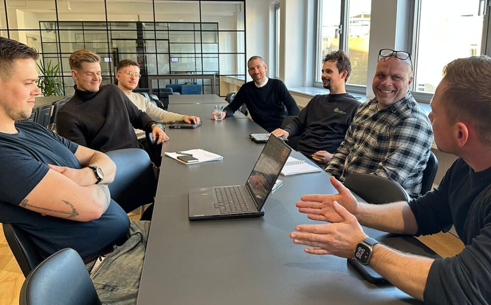 Cx Partner medarbejdere i dialog